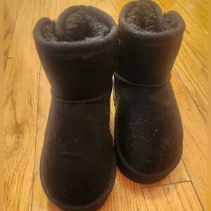 GUC Baby Girls black boots size 4. Unisex winter boots